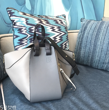 loewe和bv哪個(gè)檔次高？著名奢侈品牌間的對(duì)決