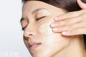 BB霜卡粉怎么辦？妝前敷面膜預(yù)防卡粉