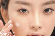 BB霜卡粉怎么辦？妝前敷面膜預(yù)防卡粉