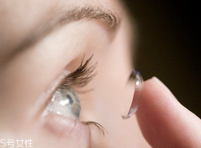 美瞳一天戴多長時間？美瞳的正確佩戴方法