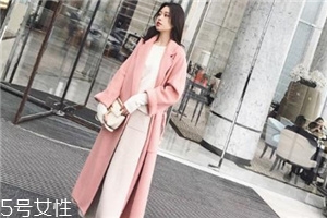 粉色外套怎么搭配？粉嫩少女系穿搭