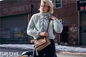 闊腿褲搭配什么毛衣？這個春天這樣穿