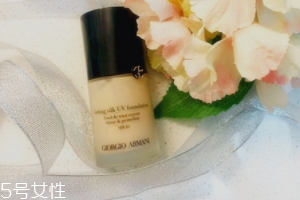 阿瑪尼粉底液脫妝嗎？4小時(shí)后要補(bǔ)妝