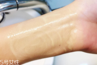 阿瑪尼粉底液脫妝嗎？4小時(shí)后要補(bǔ)妝