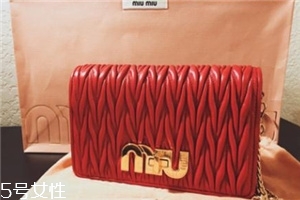 miumiu是幾線品牌？最具有少女心的時尚品牌