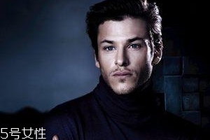 男士香水怎么噴效果最好？4種噴法告別平庸