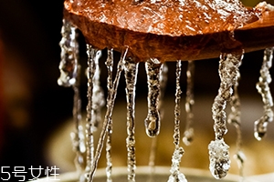 雪燕和銀耳哪個好？其實可以一起食用