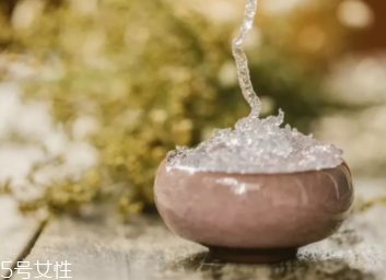 雪燕和銀耳哪個好？其實可以一起食用