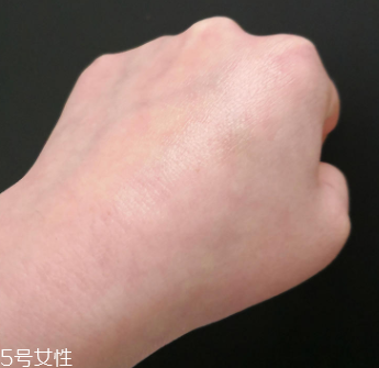 碧唇小藍罐怎么樣？滋潤效果超好