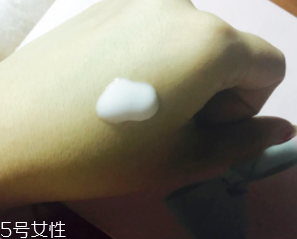 悅詩風吟乳液為什么搓泥？吸收度一般