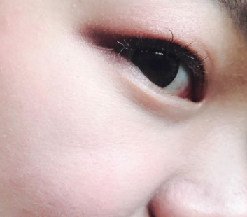 KATE眼影飛粉嗎？持久不飛粉