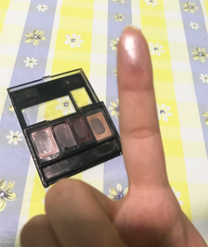 KATE眼影飛粉嗎？持久不飛粉