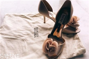 badgley mischka是什么牌子？高性價(jià)比婚鞋首選