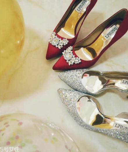 badgley mischka是幾線品牌？穿上它讓婚禮不留遺憾