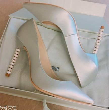sophia webster是奢侈品嗎？在足間翩然起舞