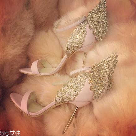 sophia webster是奢侈品嗎？在足間翩然起舞