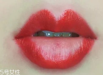 絲絨口紅和啞光哪個好？正式場合用啞光