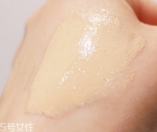 dior迪奧和香奈兒粉底液哪個好？