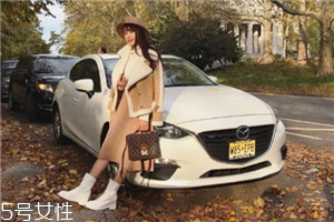 羊羔絨外套配什么鞋子？三款搭配出街不用愁