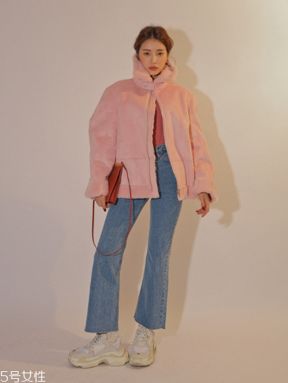 羊羔絨外套配什么褲子？讓你開春美個夠