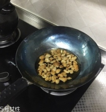 章丘鐵鍋怎么開鍋？臻三環(huán)鐵鍋開鍋教程