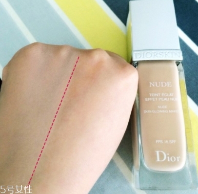 dior迪奧和阿瑪尼粉底液哪個(gè)好？