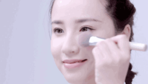 黃皮用什么顏色的腮紅？選擇與黃色互補(bǔ)的紫色