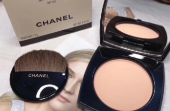 Chanel香奈兒柔光蜜粉餅好用嗎？春夏妝容救星
