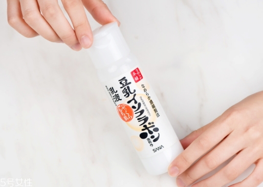 乳液可以抹頭發(fā)嗎？乳液可以防止頭發(fā)分叉