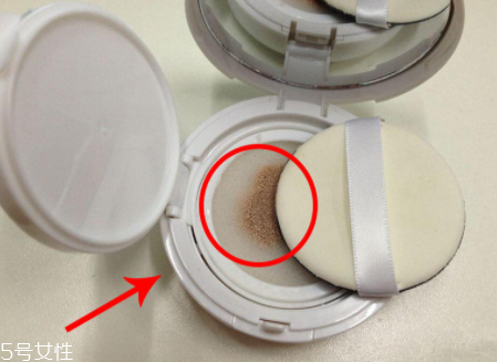 氣墊卡粉浮粉怎么辦？上妝方式換一換