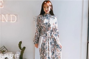 碎花連衣裙搭配什么鞋子？玩轉(zhuǎn)復(fù)古甜美