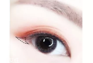棕色眼影怎么畫好看？作為最后的暈染色