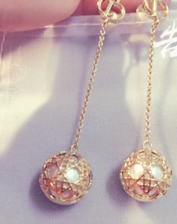 dior迪奧耳環(huán)什么材質(zhì)？