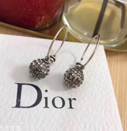 dior迪奧耳環(huán)多少錢(qián)？