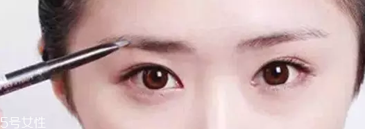 眉粉怎么選顏色好看？淺咖色不挑膚色