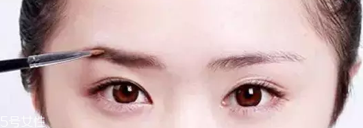眉粉怎么選顏色好看？淺咖色不挑膚色
