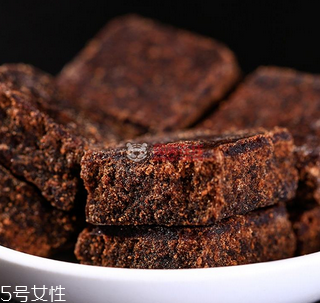 阿膠黑糖和紅糖的區(qū)別 區(qū)別不是很大 阿膠黑糖和紅糖的區(qū)別 區(qū)別不是很大