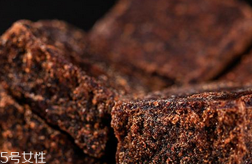 阿膠黑糖和紅糖的區(qū)別 區(qū)別不是很大 阿膠黑糖和紅糖的區(qū)別 區(qū)別不是很大