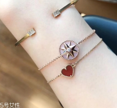 dior迪奧手鏈多少錢(qián)一個(gè)？
