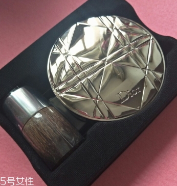 dior迪奧蜜粉哪款好用？讓妝效更持久