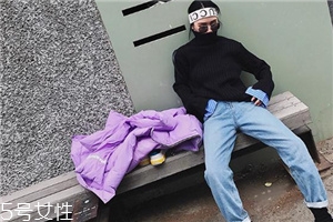 牛仔褲燙了個(gè)洞怎么辦？巧妙修補(bǔ)換新裝