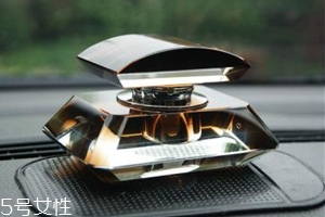 男士車里放什么香水好？廣藿香讓人清醒