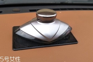汽車香水怎么安裝？香水座需粘貼