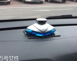 汽車香水座怎么加香水？用滴管注入原瓶