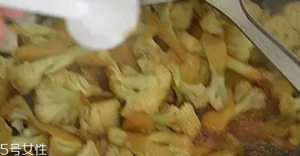 花椰菜炒肉怎么做好吃？這么做簡單又美味