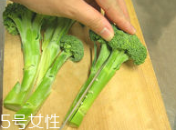 花椰菜怎么切？把整莖切掉最好炒