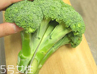 花椰菜怎么切？把整莖切掉最好炒