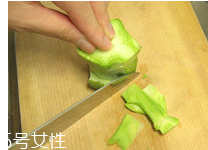 花椰菜怎么切？把整莖切掉最好炒