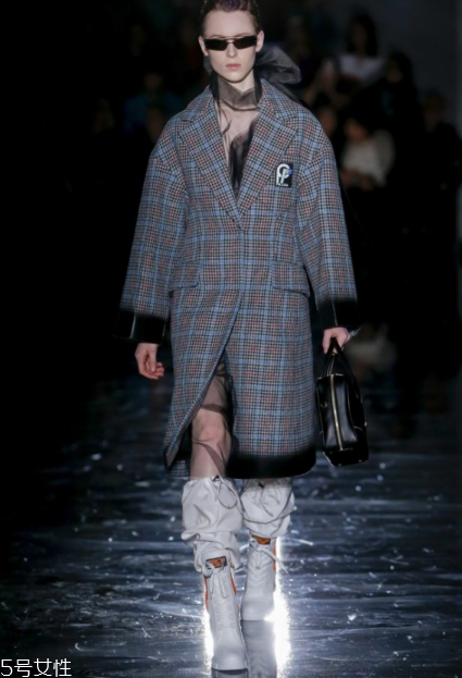 prada2018秋冬系列好看嗎_款式有哪些？