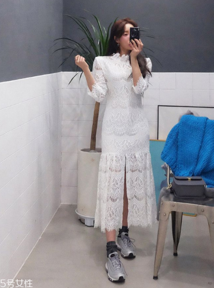 蕾絲連衣裙搭配什么鞋？開啟撩人春季